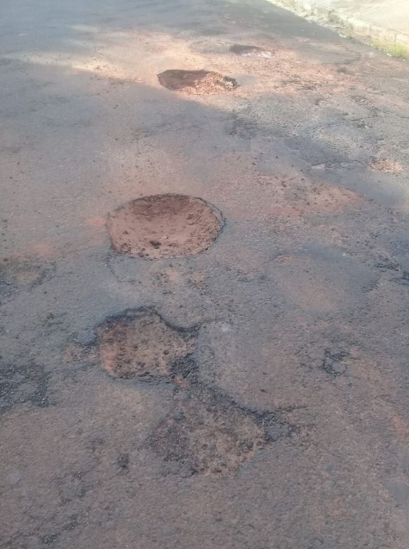 Buracos no asfalto geram novas reclamações de moradores em Fernandópolis