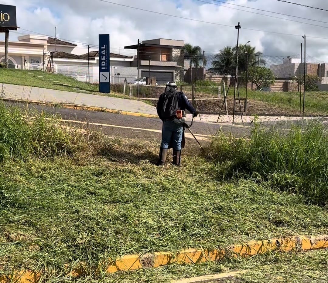 Roçagem ultrapassa 200 mil m² em Fernandópolis e Brasitânia