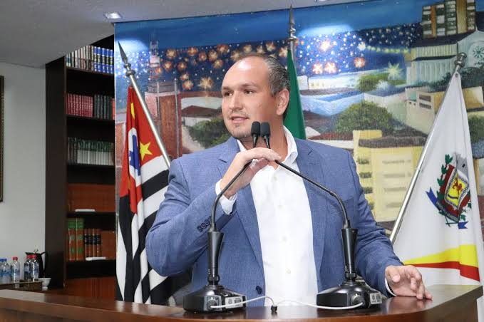 Afonso Pessutto cobra transparência sobre multas por descarte irregular em Fernandópolis